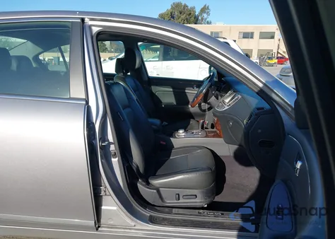 2011 Hyundai Genesis 4.6 из США, поврежденный, VIN KMHGC4DF3BU127358